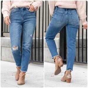 Judy Blue Howdy High Waisted Boyfriend Fit Distressed Raw Hem Jeans Size 7/28